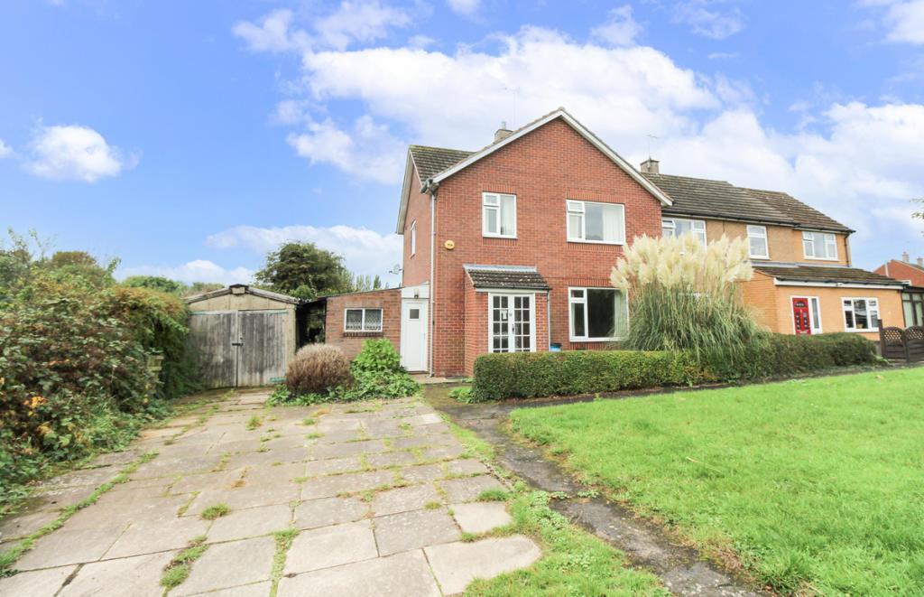 Edmondscote Road, Leamington Spa 3 bed semidetached house £1,250 pcm