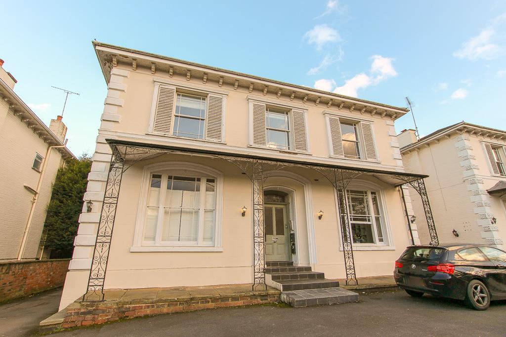 Kenilworth Road, Leamington Spa 2 bed apartment £995 pcm (£230 pw)