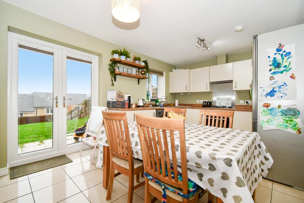 Brompton Drive, Bradford 3 bed semidetached house £270,000