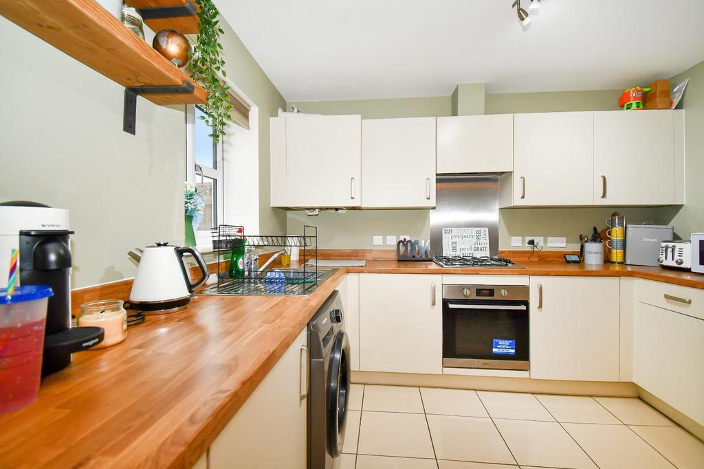 Brompton Drive, Bradford 3 bed semidetached house £270,000