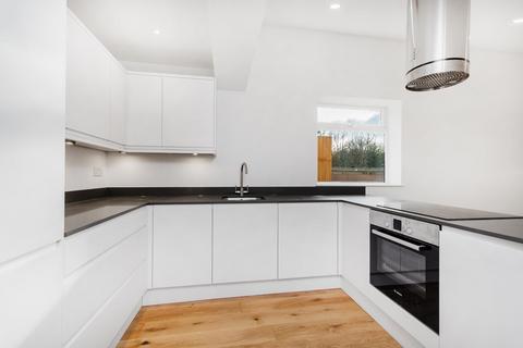 Flat 1, 98 Birchanger Road, London, SE25 5BG