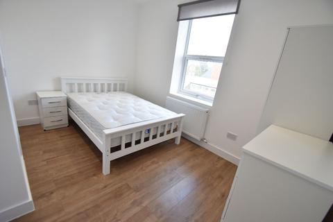 1 bedroom in a house share to rent - Uxbridge Road W12