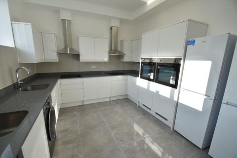 1 bedroom in a house share to rent, Room @ Uxbridge Road W12