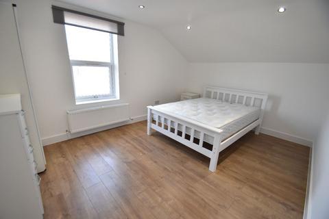 undefined, Room 4 - Uxbridge Road W12