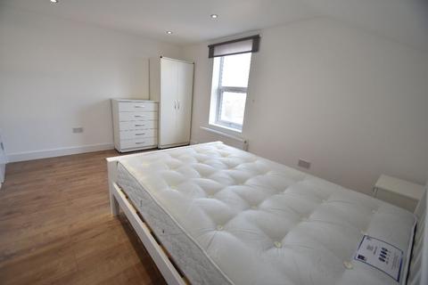 undefined, Room 4 - Uxbridge Road W12