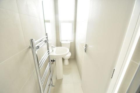 undefined, Room 4 - Uxbridge Road W12
