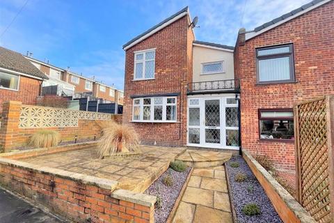 3 bedroom end of terrace house for sale, Fernwood Croft, Leek