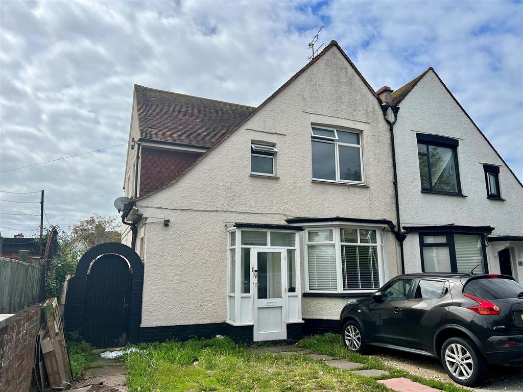 Central Avenue, Eastbourne 3 bed semidetached house for sale £375,000