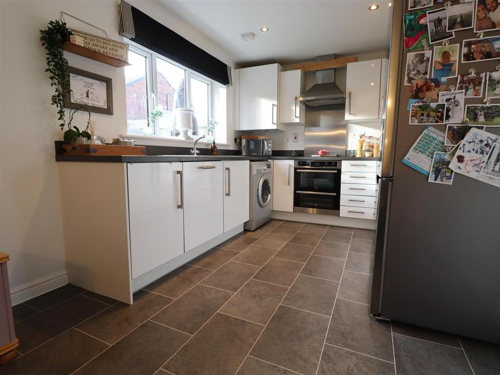 Windlass Drive, Ellesmere. 4 bed detached house £292,495