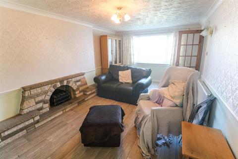 19 Cloverfield, Harlow, CM18 7EA