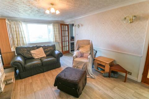 19 Cloverfield, Harlow, CM18 7EA