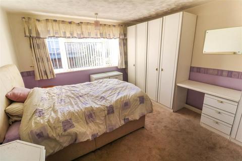 19 Cloverfield, Harlow, CM18 7EA