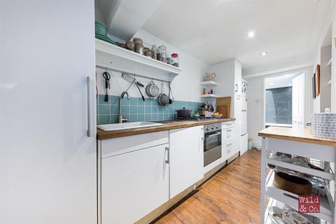 16a Dunlace Road, London, E5 0NE