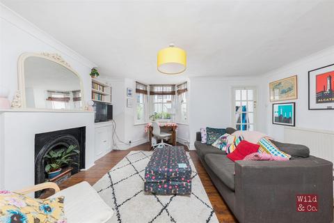 16a Dunlace Road, London, E5 0NE