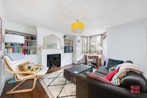 16a Dunlace Road, London, E5 0NE
