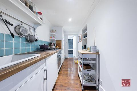 16a Dunlace Road, London, E5 0NE