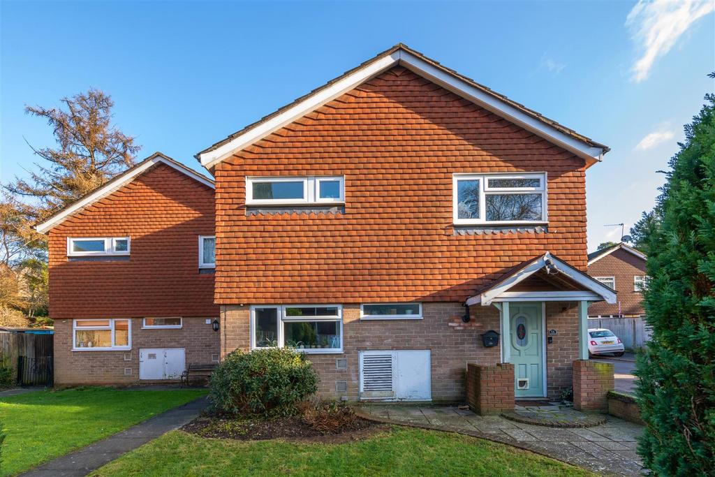 Charlton Gardens, Coulsdon 3 bed detached house £450,000