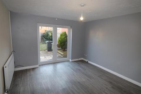 2 bedroom end of terrace house to rent, Woodruff Way, Walsall