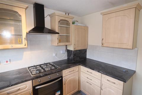 2 bedroom end of terrace house to rent, Woodruff Way, Walsall