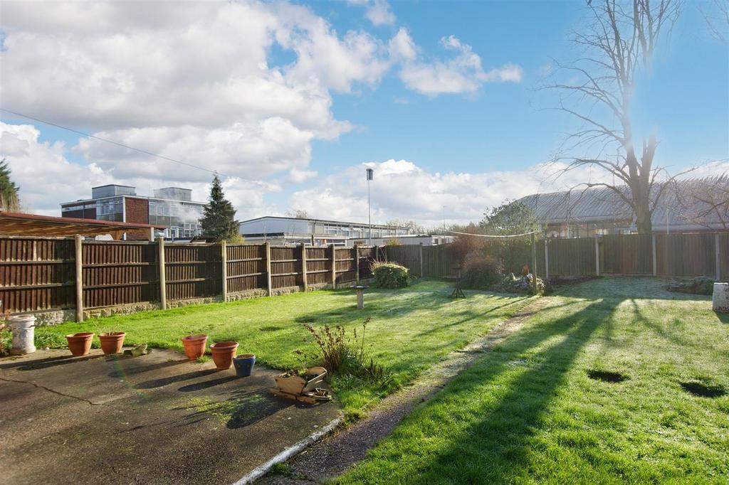 Wellspring Dale, Stapleford, Nottingham 3 bed semidetached house £