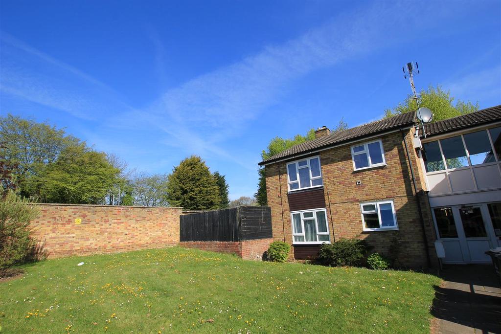Drakes Drive, Stevenage, Hertfordshire 1 bed apartment £995 pcm (£230 pw)