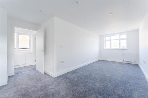 1 bedroom flat for sale, Blenheim Road, London