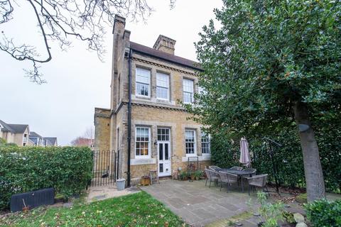 15 Chapel Drive, Dartford, DA2 6FF