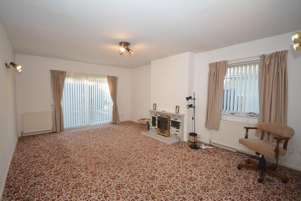 Newbold Road, Newbold, Chesterfield, S41 7AJ 3 bed detached bungalow