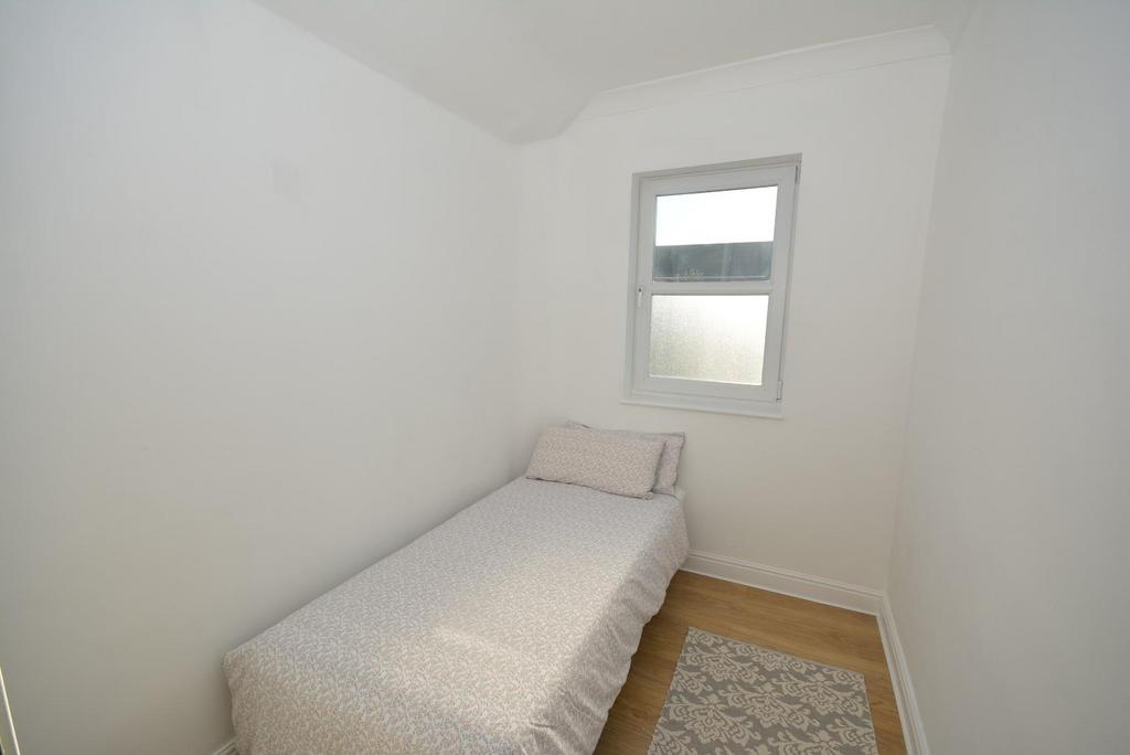 Bed 2.jpg