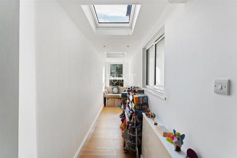 32 Barrett Road, London, E17 9ET