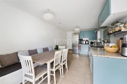 32 Barrett Road, London, E17 9ET