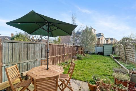32 Barrett Road, London, E17 9ET