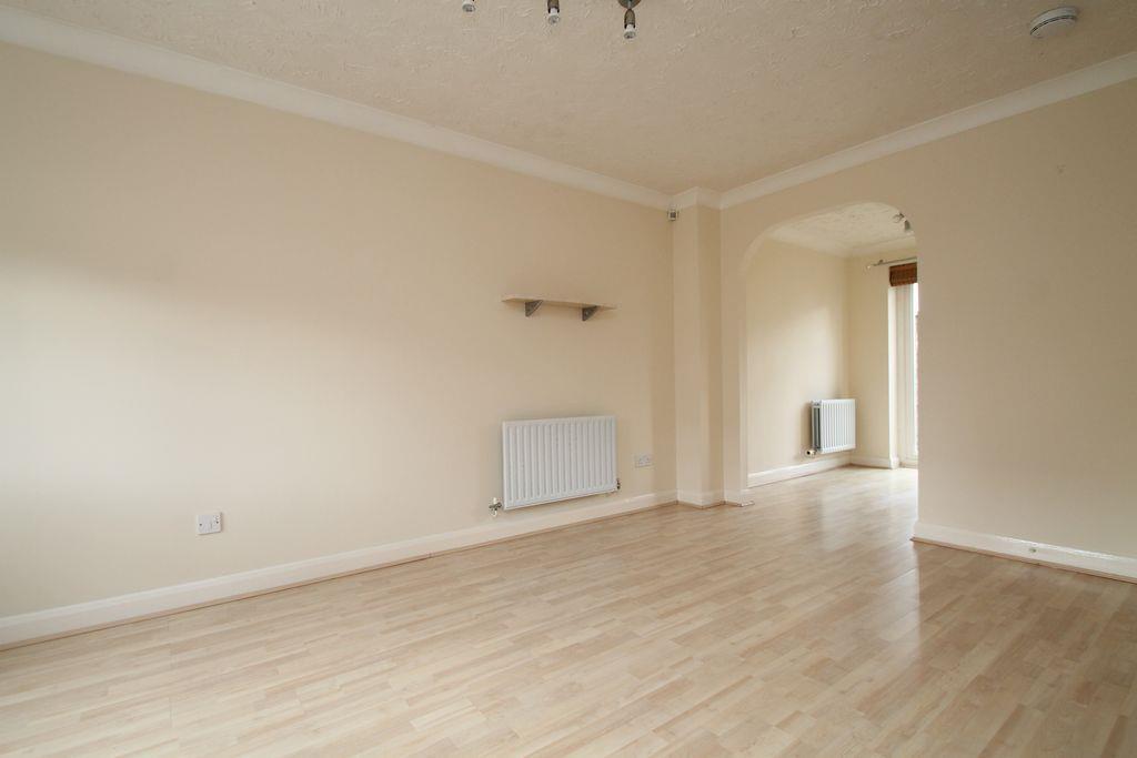 Vine Way, Stonehills, Tewkesbury 2 bed terraced house £850 pcm (£196 pw)