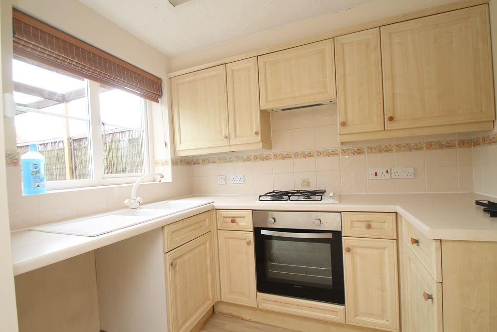 Vine Way, Stonehills, Tewkesbury 2 bed terraced house £850 pcm (£196 pw)