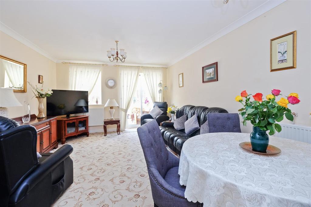 Thistle Drive, Whitstable 3 bed semidetached house £375,000