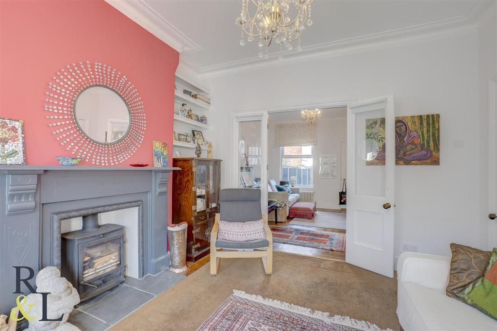 Byron Road, West Bridgford, Nottingham 4 bed end of terrace house £