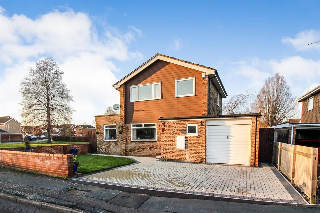 Ramworth Way, Aylesbury 3 bed detached house £475,000