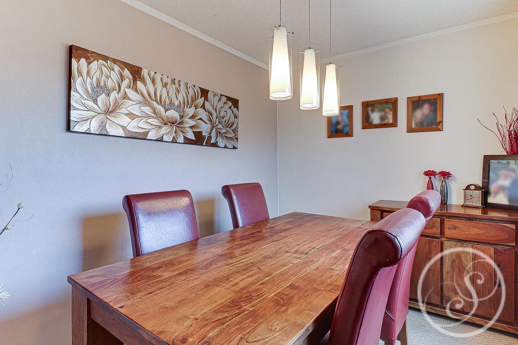 Bedroom/Dining Room