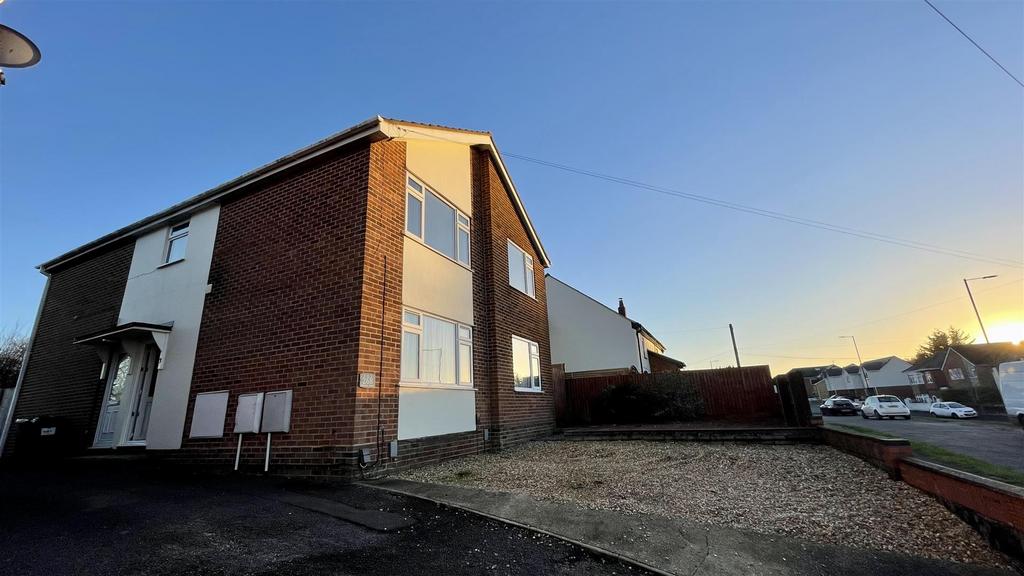 Kinson Road, Bournemouth 3 bed ground floor flat £265,000