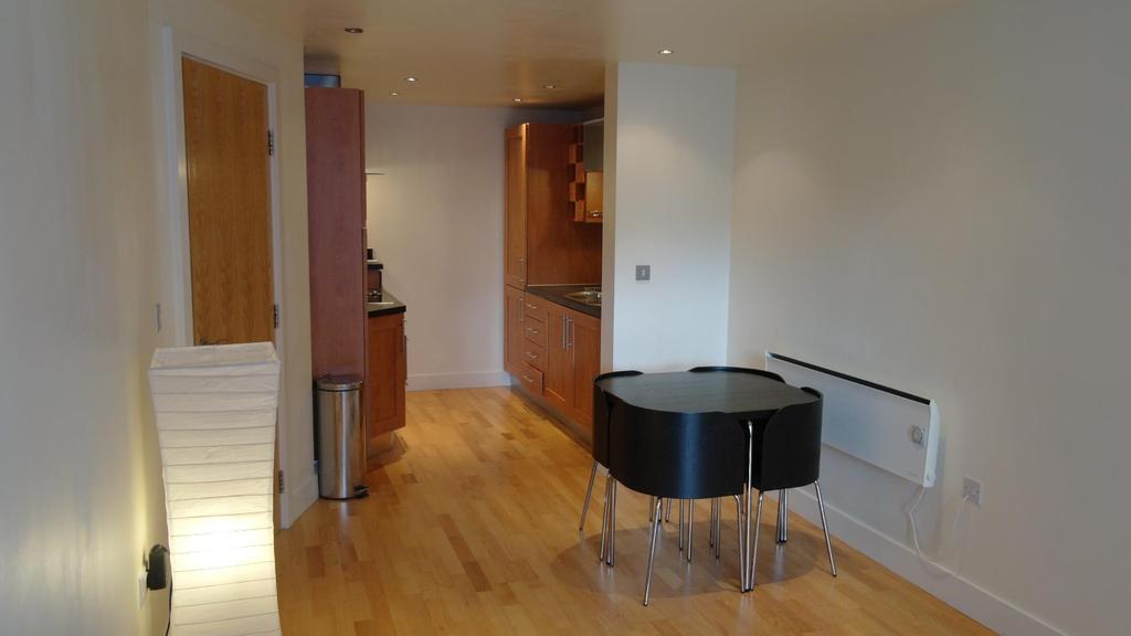 McClure House, Leeds Dock 1 bed flat £800 pcm (£185 pw)