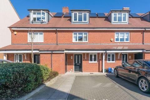 35 Fremantle Way, Hayes, UB3 2FX