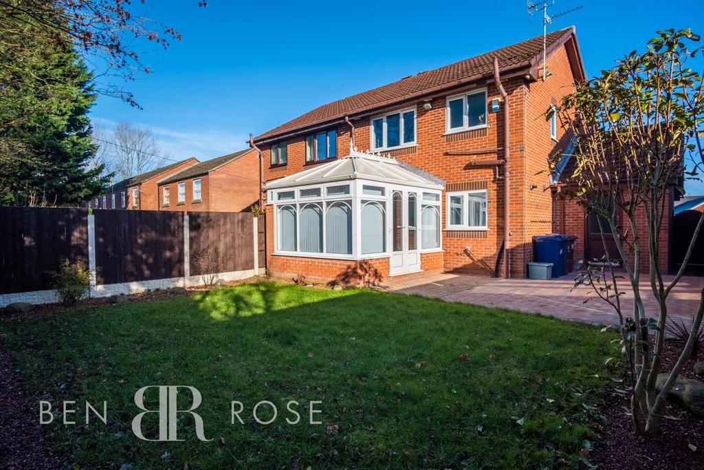 Slater Lane, Leyland 3 bed semidetached house £230,000