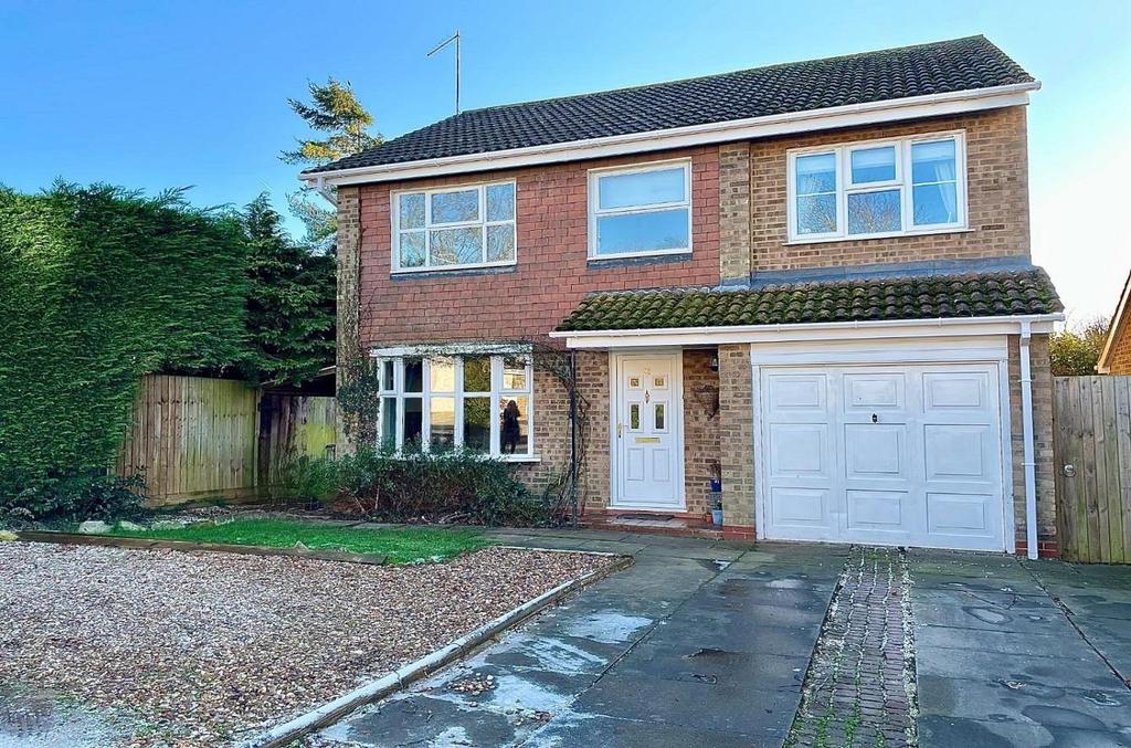 Froxhill Crescent, Brixworth... 5 bed detached house £400,000