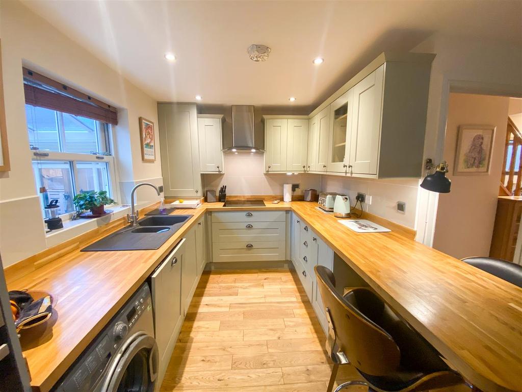 Princess Road, Ripon 3 bed end of terrace house £1,200 pcm (£277 pw)