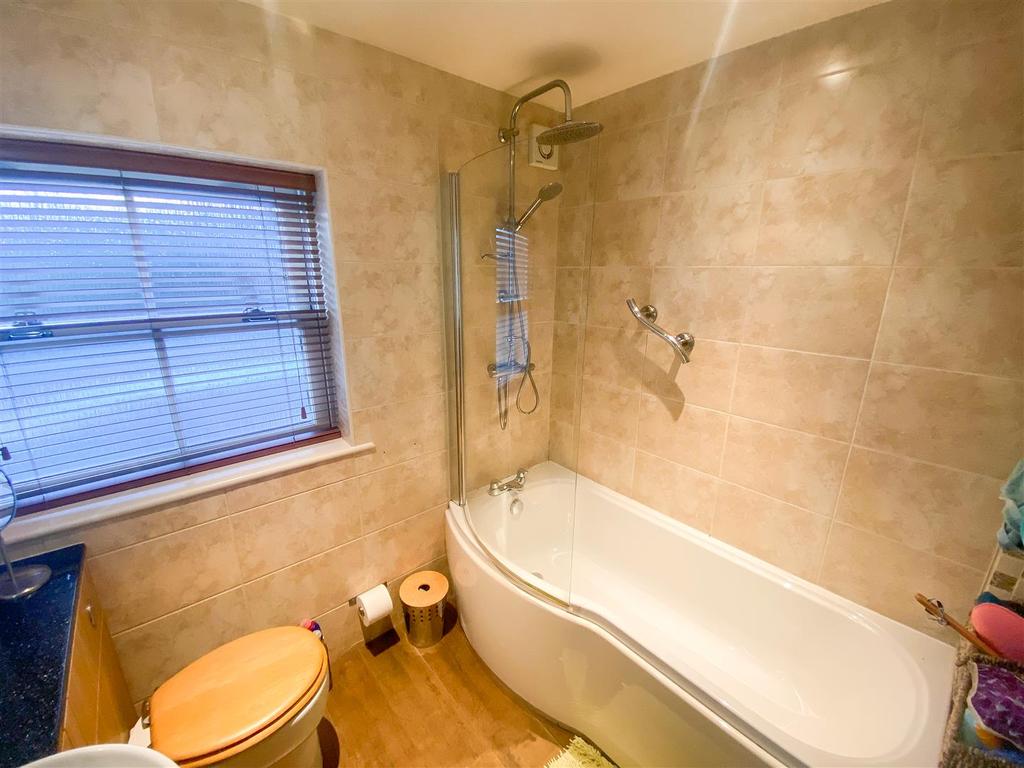 Princess Road, Ripon 3 bed end of terrace house £1,200 pcm (£277 pw)