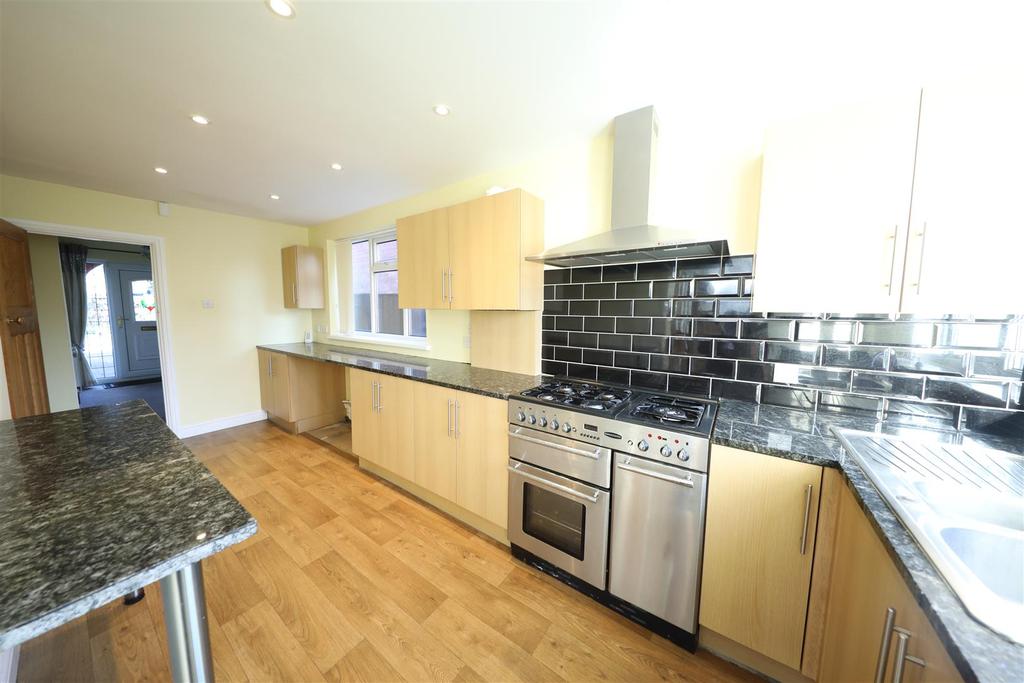 Kenilworth Avenue, Hull 3 bed semidetached house £200,000