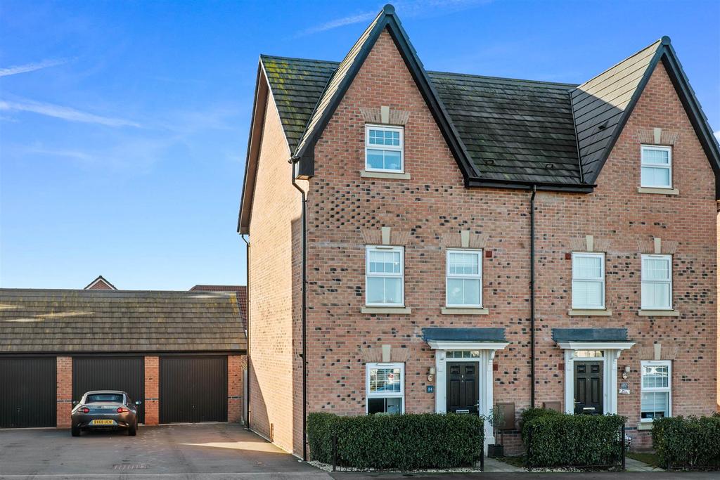 Vickers Way, Warwick 4 bed semidetached house for sale £395,000
