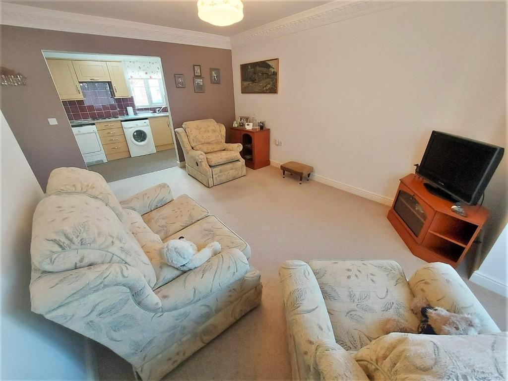 Cowley Lane, Chapeltown, Sheffield 2 bed apartment £125,000