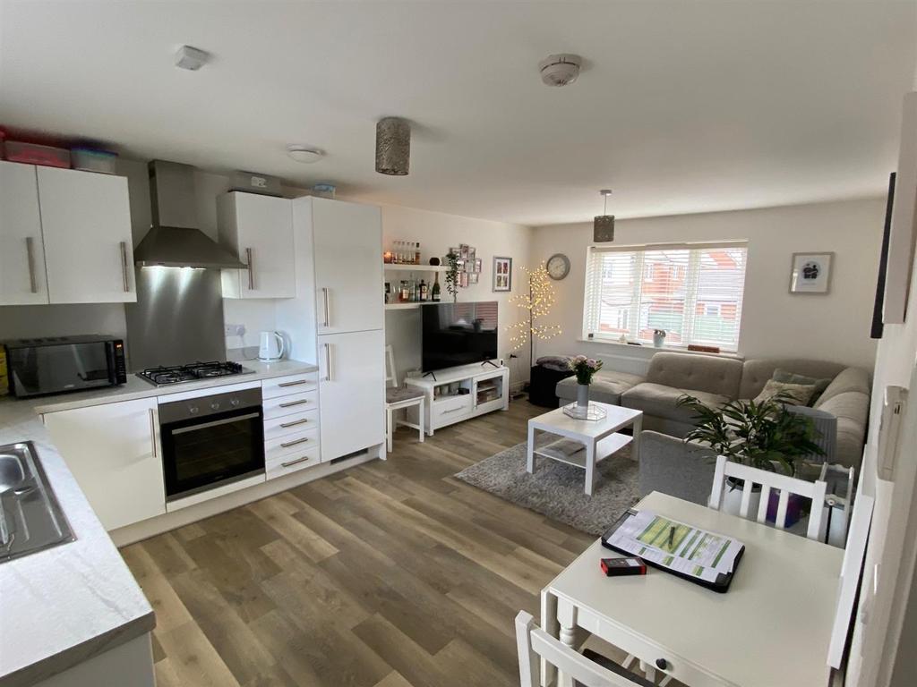 Gates Drive, Maidstone 2 bed coach house £265,000