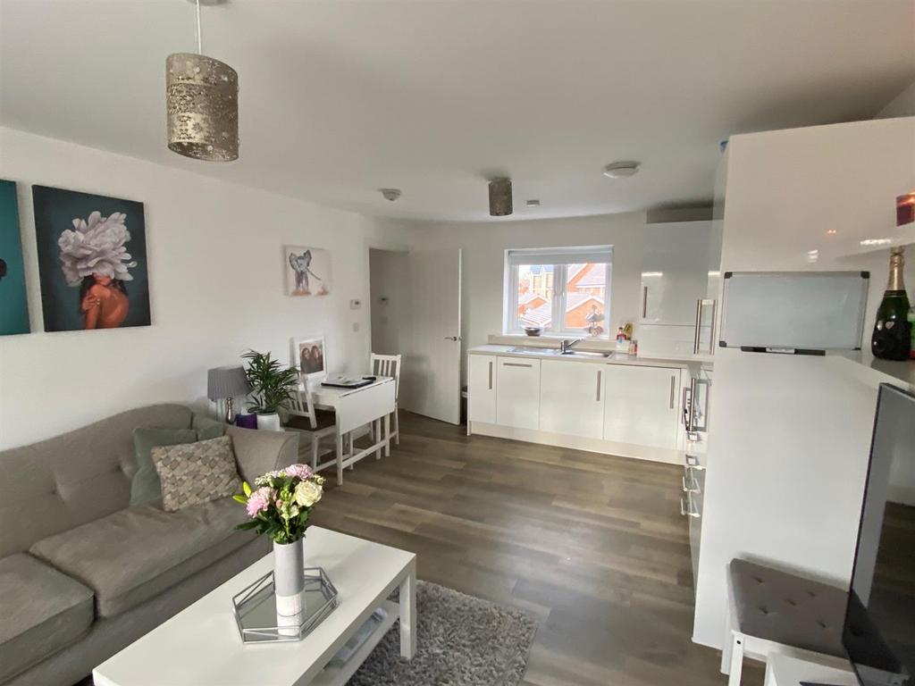 Gates Drive, Maidstone 2 bed coach house £265,000